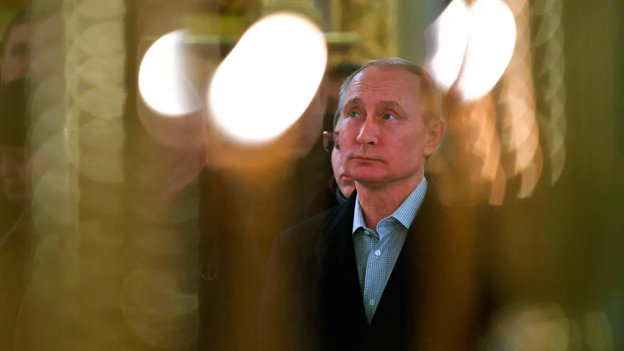 Vladimir Putin Berendam di Air Dingin