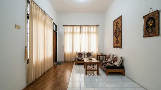 Warna Tirai yang Bagus Bikin Ruangan Tampak Luas Krem