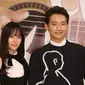 Rain dan Krystal f(x) terlihat sangat menikmati suasana ketika bibir mereka bersentuhan.