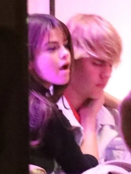 Justin Bieber dan Selena Gomez sendiri sempat terpotret merayakan Valentine bersama. (TMZ/BackGrid)