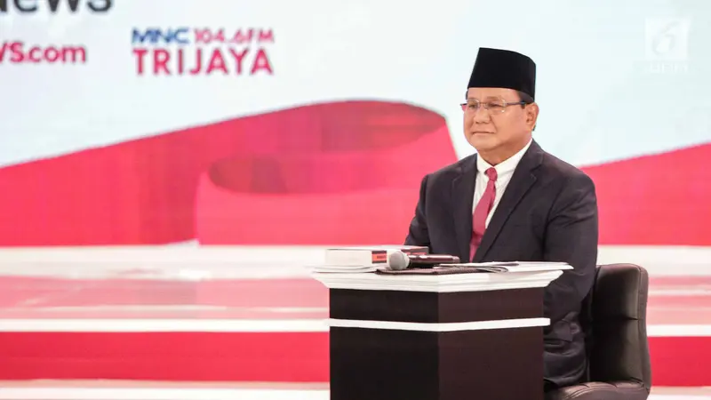 Peluk Hangat Jokowi dan Prabowo Awali Debat Kedua Capres