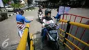 Pengendara motor saat masuk ke taman parkir Abu Bakar Ali Yogyakarta, (5/4). Sejak di gunakan untuk kawasan pendestrian,area parkir di Malioboro di pindahkan di Abu bakar Ali. (Liputan6.com/Boy Harjanto)