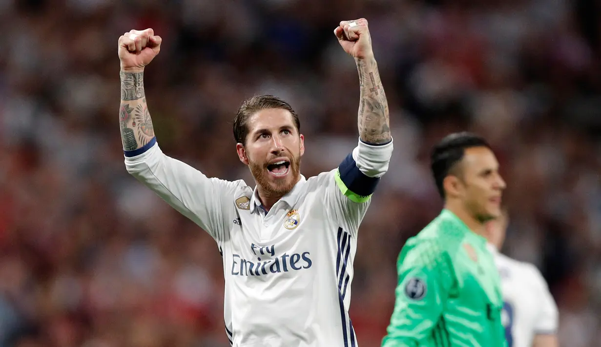 Ekspresi Sergio Ramos usai laga Perempat Final Liga Champions 2017 antara Real Madrid vs Bayern Munchen di Santiago Bernabeu, Spanyol, Rabu (19/4). Madrid kandaskan Munchen dengan skor 4-2. (AP Photo)