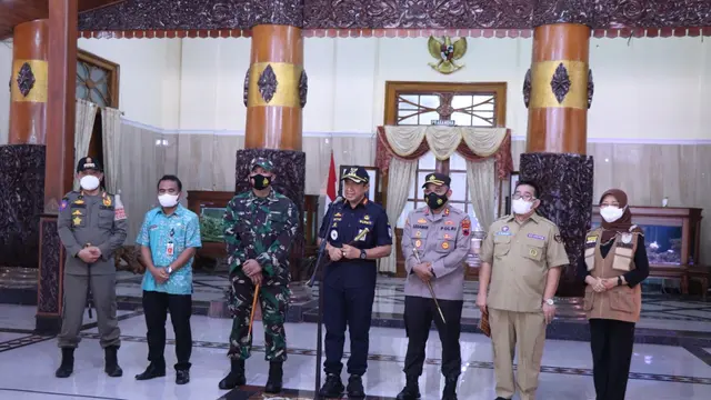 Bupati Cilacap mengumumkan 13 ABK Filipina terpapar Covid-19 varian India B.1617.2
