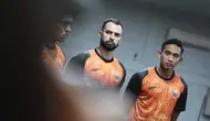 Jordi Amat dan Rizky Ridho akan menjadi andalan di lini belakang Persija mulai musim kompetisi 2025/2026. (Dok. Persija)