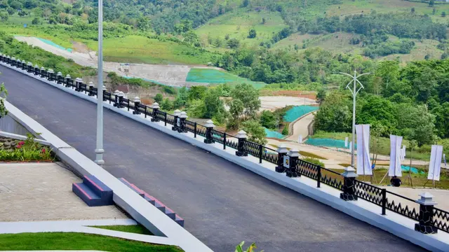 Presiden Jokowi meresmikan pembangunan Bendungan Pamukkulu yang terletak di bagian hulu Sungai Pappa, Kabupaten Takalar, Sulawesi Selatan. (Foto: Kementerian PUPR)