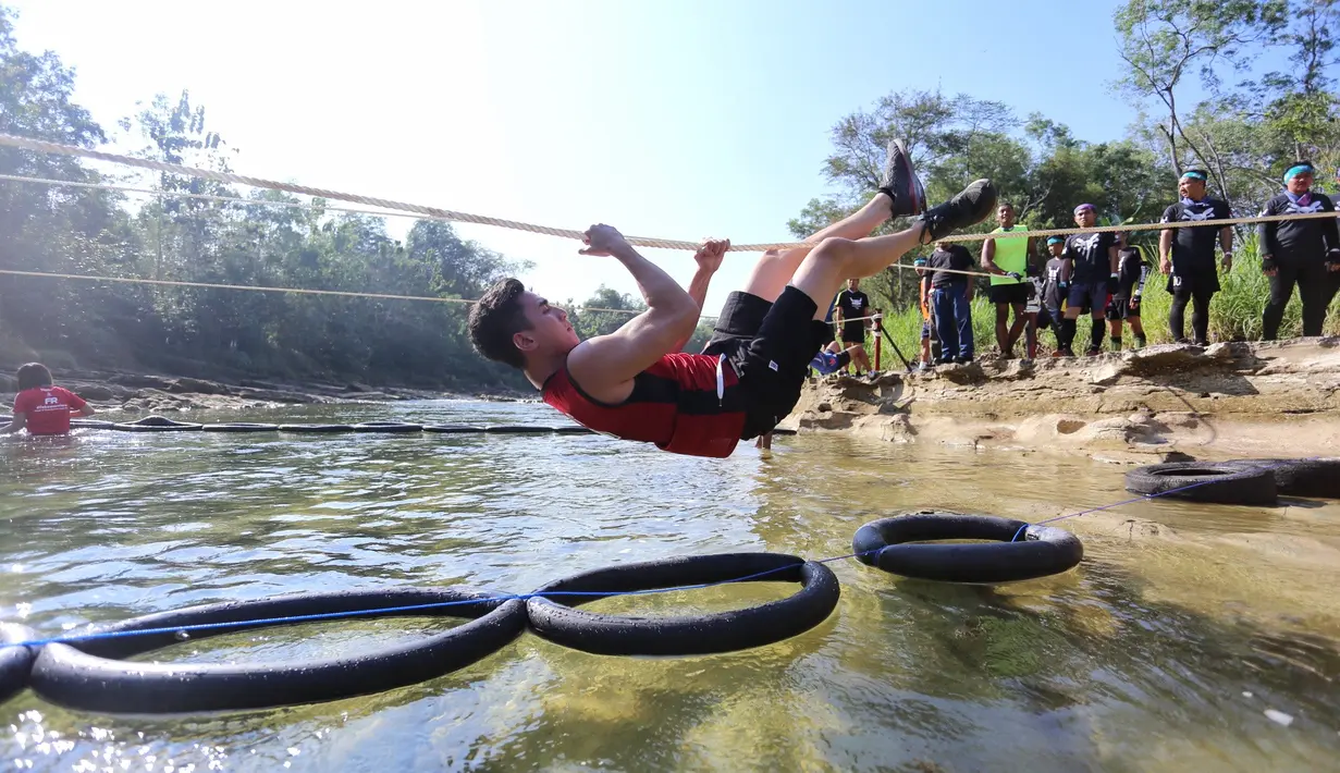 Rintangan demi rintangan di lalui oleh pemeran 20 tahun itu. Bintang film ILY from 38.000 Ft itu terlihat begitu bersemangat melewati beberapa rintangan yang ada dihadapannya. (Adrian Putra/Bintang.com)