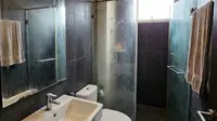 10 Penyebab Kamar Mandi Selalu Lembap Meski Sudah Pakai Exhaust, Ini Solusinya