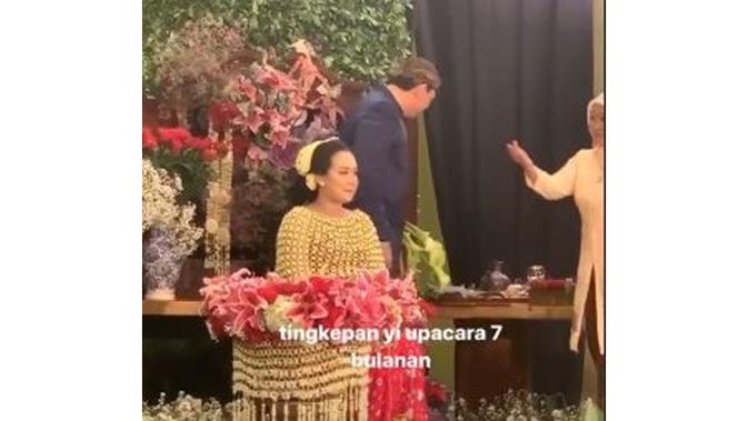 7 Momen Ahok dan Puput Nastiti Gelar Acara 7 Bulanan, Pakai Adat Jawa (sumber: Instagram.com/happydjarot)