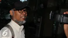 Mantan Wakil Ketua KPK, Bambang Widjojanto saat tiba di Gedung KPK, Jakarta, Kamis (29/9) Kedatangannya terkait undangan untuk diskusi dengan Pimpinan KPK. (Liputan6.com/Helmi Afandi) 