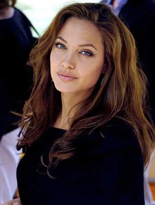 Selain kurang tidur, ternyata Angelina Jolie yang mengajukan gugatan cerai pada Brad Pitt di tahun 2016 silam pun juga tak memiliki napsu makan yang baik. Lantaran itu juga lah kesehatannya semakin tidak baik. (Instagram/angelinajolieofficial)