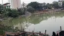 Sejumlah alat berat melakukan kegiatan revitalisasi di Situ Rawa Kalong, Cimanggis, Depok, Jawa Barat, Selasa (27/8/2019). Pemprov Jawa Barat mulai merevitalisasi kawasan Situ Rawa Kalong yang memiliki luas lebih kurang 8,25 hektar dengan anggaran sebesar Rp40 miliar. (Liputan6.com/Helmi Fithriansy