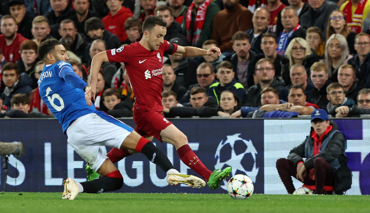 Diogo Jota. Sayap kiri Liverpool berusia 25 tahun ini tersingkirkan dari skuad Timnas Portugal ke Piala Dunia 2022 akibat tak lagi rutin bermain bersama The Reds sejak awal musim 2022/2023 karena cedera. Padahal pada musim lalu ia sempat menjadi andalan Liverpool dan bermain rutin bersama Timnas Portugal di beberapa laga kualifikasi Piala Dunia 2022. (AFP/Nigel Roddis)