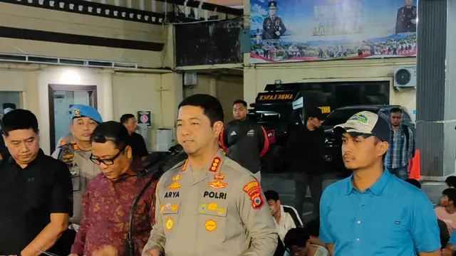 Kepolisian menggerebek kampung narkoba di makassar. (istimewa).