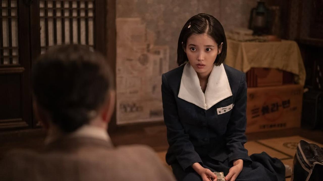 IU dalam When Life Gives You Tangerines. (foto: dok. Netflix)