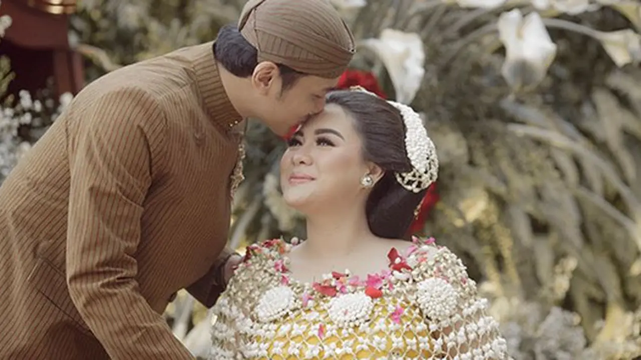 [Bintang] Vicky Shu dan Ade Imam