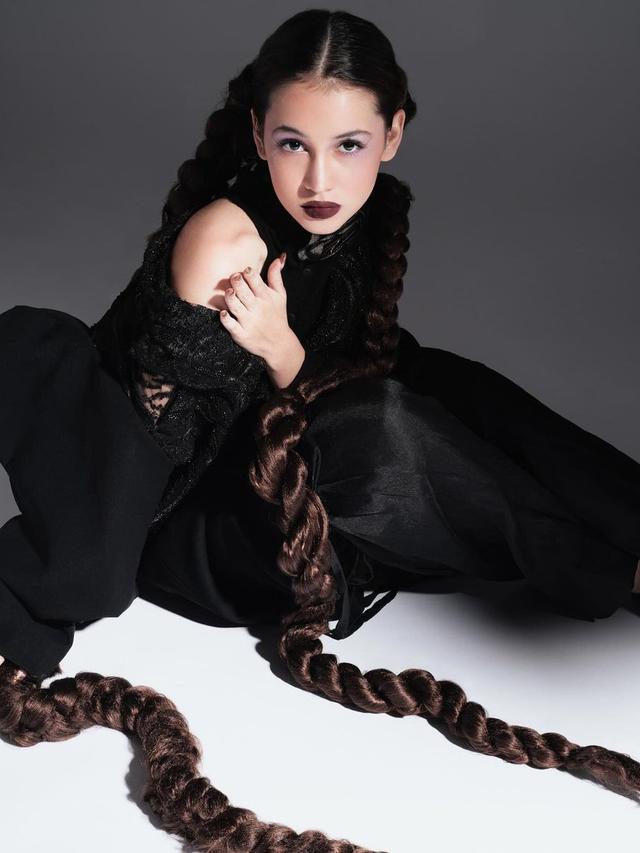 6 Pemotretan Sandrinna Michelle Paling Curi Perhatian, Bikin Pangling