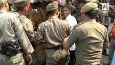 Tidak terima dirazia oleh Satpol PP pedagang Mie Ayam Mengamuk