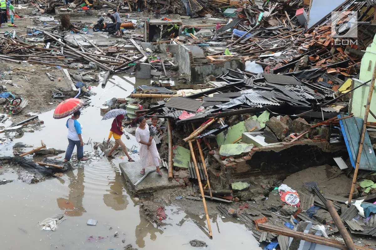 Usai Tsunami Selat Sunda, Warga Mulai Pulang Selamatkan Harta Benda