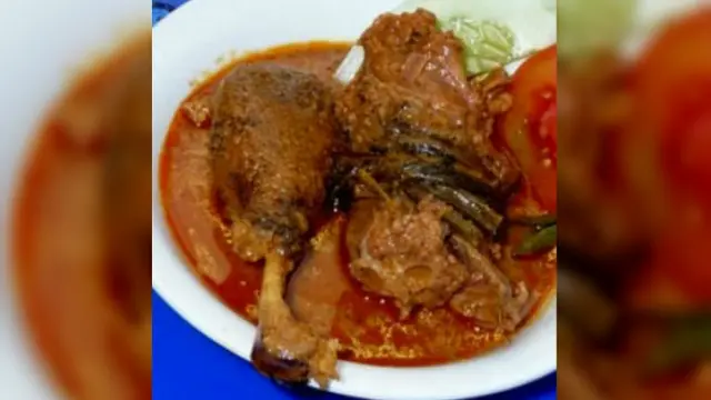 Menu-menu andalan khas daerah juga menjadi favorit sebagian keluarga.