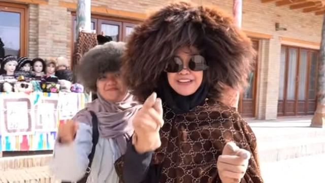 6 Potret Ria Ricis Liburan di Uzbekistan, Jaket Tebalnya Curi Perhatian