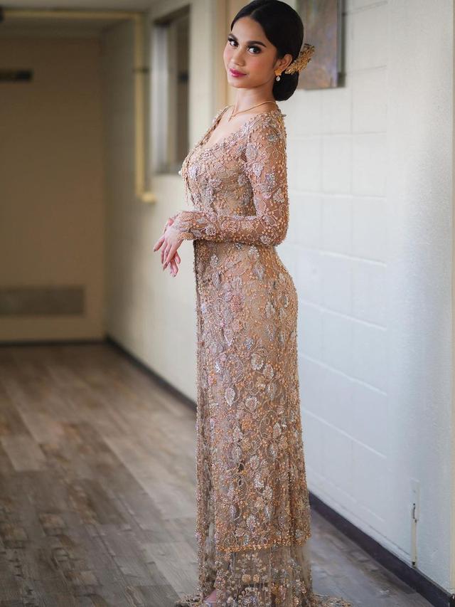 6 Inspirasi Kebaya Kurung Mewah dari Azizah Salsha, Aurel Hermansyah, hingga Alyssa Daguise