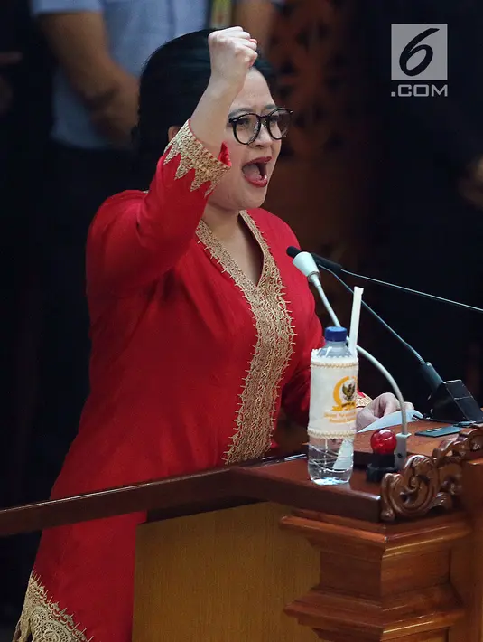 Puan Maharani memberikan pidato pertamanya sebagai Ketua DPR RI 2019-2024 di kompleks parlemen, Senayan, Jakarta, Selasa (1/10/2019). Sesuai hasil rapat konsultasi dan perwakilan parpol pimpinan DPR Puan Maharani dari PDIP resmi sebagai Ketua DPR RI. (Liputan6.com/Johan Tallo)