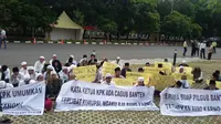 Forum Ulama se-Banten mendatangi Gedung KPK. (Liputan6.com/Lizsa Egeham)