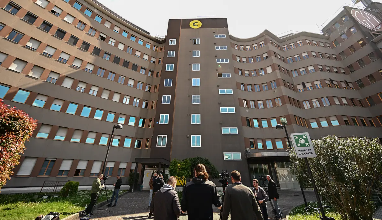 Berlusconi telah menggunakan alat pacu jantung selama bertahun-tahun, menjalani operasi jantung untuk mengganti katup aorta pada tahun 2016 dan telah mengatasi kanker prostat. (GABRIEL BOUYS / AFP)