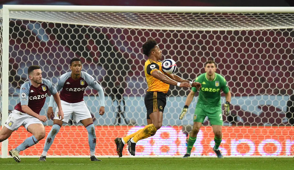 Tingkat kesuksesan dribel Adama Traore mencapai 70.2 persen. Hanya saja, performa pemain 25 tahun pada aspek lain tidak cukup menonjol Sebab, Adama Traore belum mampu mencatatkan satu pun gol maupun assist di Liga Inggris. (Foto: AFP/Pool/Oli Scarff)