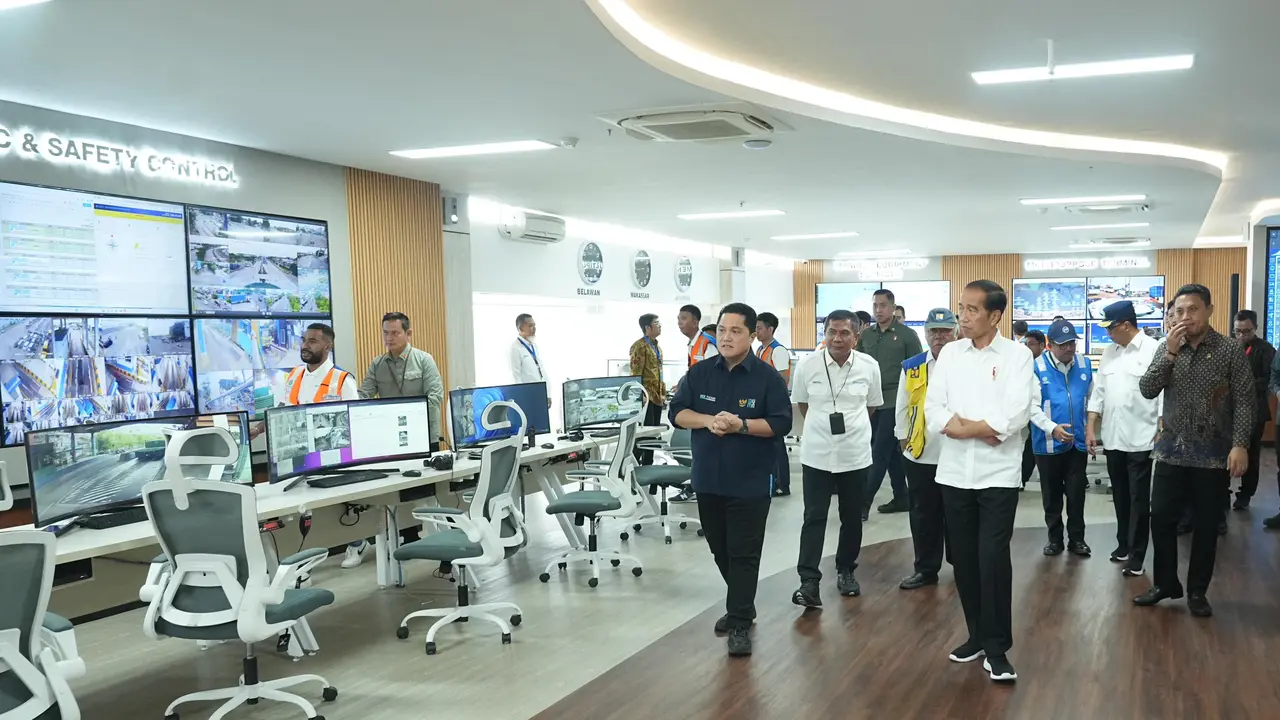 Menteri BUMN Erick Thohir turut mendampingi Presiden Joko Widodo (Jokowi) dalam meresmikan Makassar New Port (MNP). (Foto: Humas Kementerian BUMN)