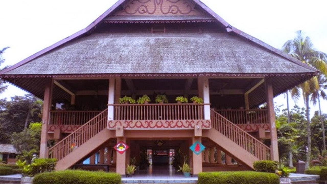 Rumah Adat Walewangko