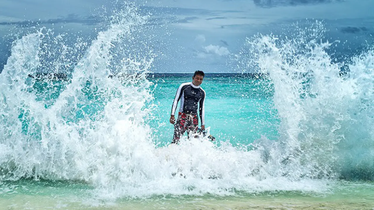 Per AQUUM Dream Calendar - Paul Reiffer 0415 1