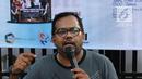 Aktivis HAM Haris Azhar menjelaskan dalam bedah buku dan diskusi bertajuk “20 Tahun Reformasi di Mata Kaum Muda”, Jakarta, Sabtu (5/5). Acara mengulas mengenai peran generasi muda Indonesia sebagai insan penerus bangsa. (Liputan6.com/Immanuel Antonius)