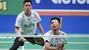 Fajar Alfian/Muhammad Rian Ardianto yang diunggulkan di posisi ke-5 harus berhadapan dengan kompatriotnya Marcus Fernaldi Gideon/Kevin Sanjaya Sukamuljo sebagai unggulan kedua di partai pamungkas usai keduanya sama-sama mengalahkan pasangan Malaysia di laga semifinal. (AFP/Ritzau Scanpix/Claus Fisker)