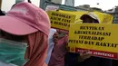 Aktivis lingkungan melakukan long march dari Dukuh Atas menuju Istana, Jakarta, Sabtu (26/10/2019). Mereka meminta Presiden Joko Widodo atau Jokowi lebih memperhatikan isu lingkungan seperti penyelamatan hutan dan pelindungan petani. (Liputan6.com/JohanTallo)