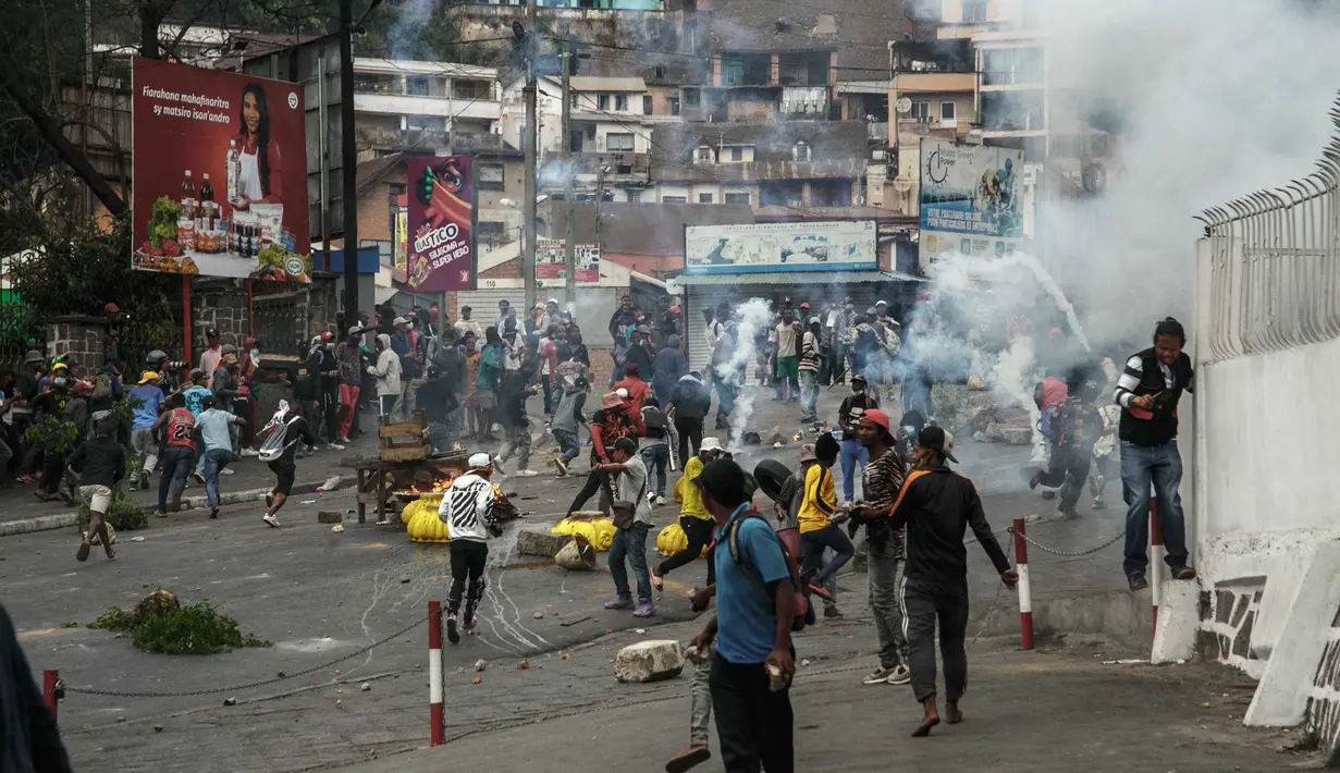 Gelombang protes besar-besaran yang digerakkan oleh anak muda atau gen Z di Madagaskar terus bergulir. (RIJASOLO/AFP)