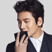 Ji Chang Wook merupakan salah satu aktor kenamaan Korea. Selain jago berakting, pria berwajah tampan ini juga punya suara yang sangat merdu. (Foto: Soompi.com)