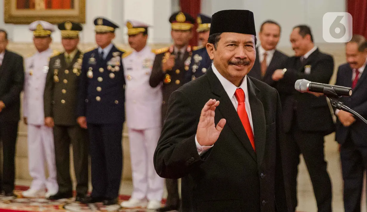 Kepala Badan Pembinaan Ideologi Pancasila (BPIP) Yudian Wahyudi bersiap dilantik di Istana Negara, Jakarta, Rabu (5/2/2020). Presiden Joko Widodo (Jokowi) resmi melantik Yudian Wahyudi sebagai Kepala BPIP dan Muhammad Yusuf Ateh sebagai Kepala BPKP. (Liputan6.com/Faizal Fanani)