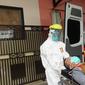 Rumah Sakit Hasan Sadikin (RSHS) Bandung menggelar simulasi penanganan pasien terduga infeksi virus Corona atau Covid-19. (Liputan6.com/Huyogo Simbolon)