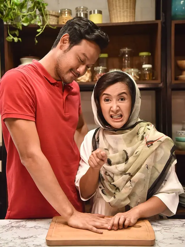 7 Potret Seru Dwi Sasono dan Widi Mulia, Dikenal sebagai Pasangan Harmonis