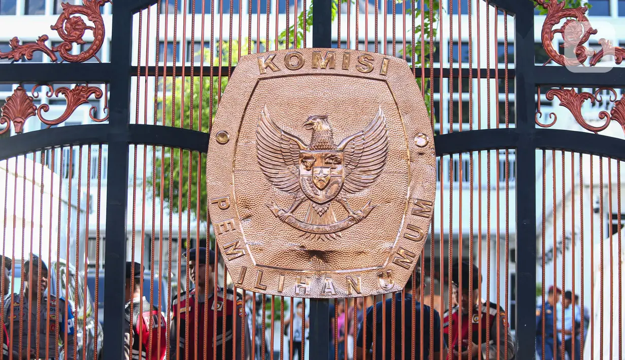 Polri mengerahkan 4.992 personelnya untuk berjaga di sejumlah titik rawan dalam rangka mengamankan pengumuman hasil rekapitulasi nasional Pemilu 2024. (Liputan6.com/Angga Yuniar)