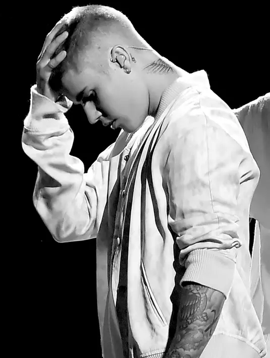 Justin Bieber bersama dengan pacar barunya, Sofia Richie kembali membuat heboh netizen. Setelah foto-foto liburannya tersebar, kini yang tak kalah heboh adalah dikabarkan video seksnya beredar. (AFP/Bintang.com)