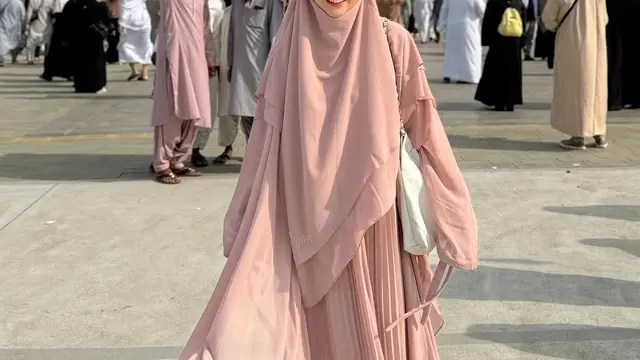 Potret Febby Rastanty saat Jalani Umroh (credit: instagram/febbyrastanty)