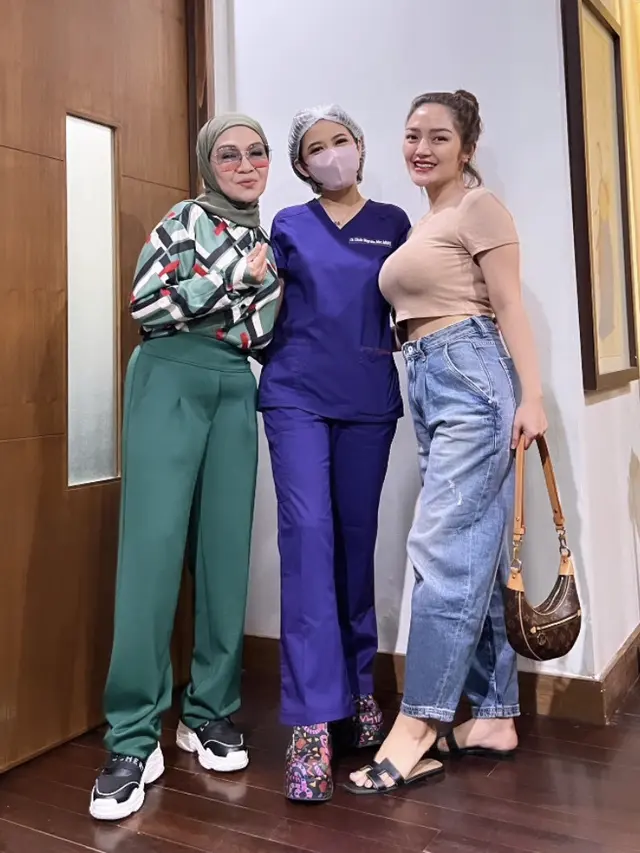 Potret Siti Badriah yang turun berat badan 10 kg pasca setahun melahirkan. (Sumber: Instagram/sitibadriahh)