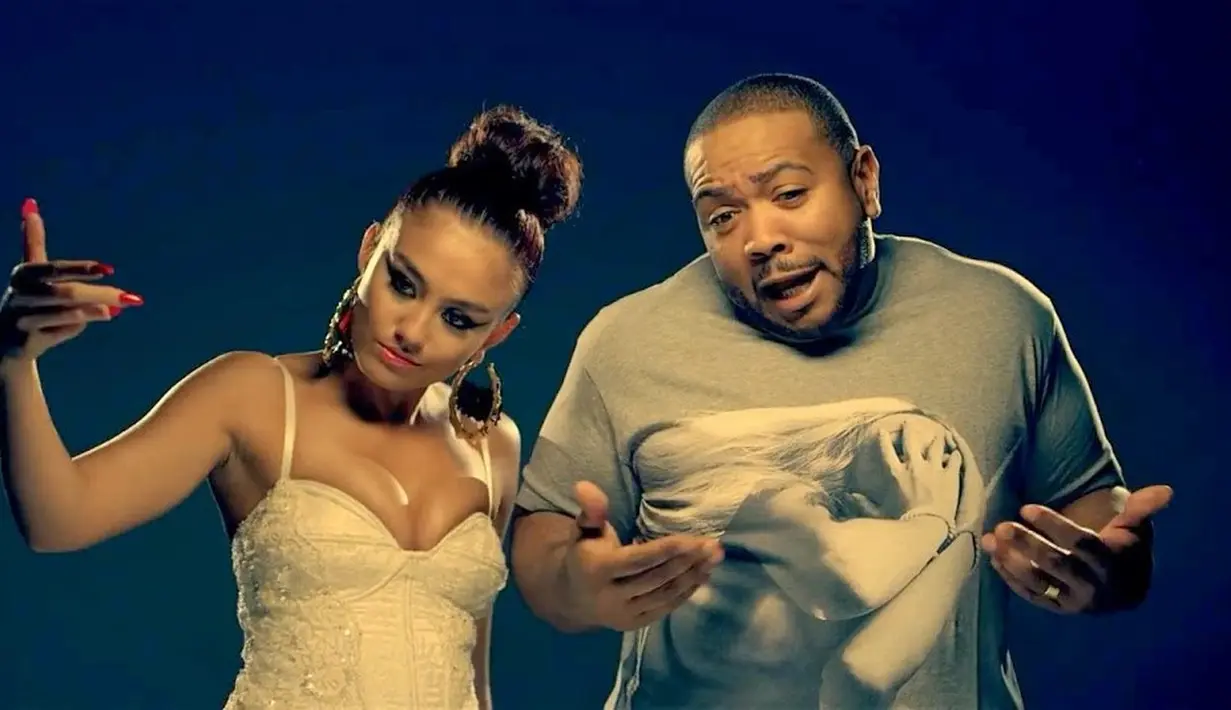 Eits jangan pernah lupa soal duet maut antara Agnez Mo dan Timbaland dalam lagu yang berjudul Coke Bottle ya! (Sumber Foto: Youtube)