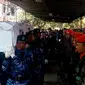 Jenasah Kolonel (Pnb) M.J Hanafie disemayamkan secara militer di rumah duka di Malang, Jawa Timur (Liputan6.com/Zainul Arifin)