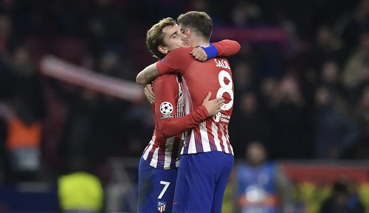 Kepergian Saul Niguez membuat manajemen Atletico Madrid berhasil memulangkan Antoine Griezmann dari Barcelona dengan status pinjaman selama dua musim dengan opsi beli 40 juta euro. Penggemar Atletico Madrid akan kembali melihat duet maut Griezmann dengan Luis Suarez. (Foto: AFP/Oscar Del Pozo)