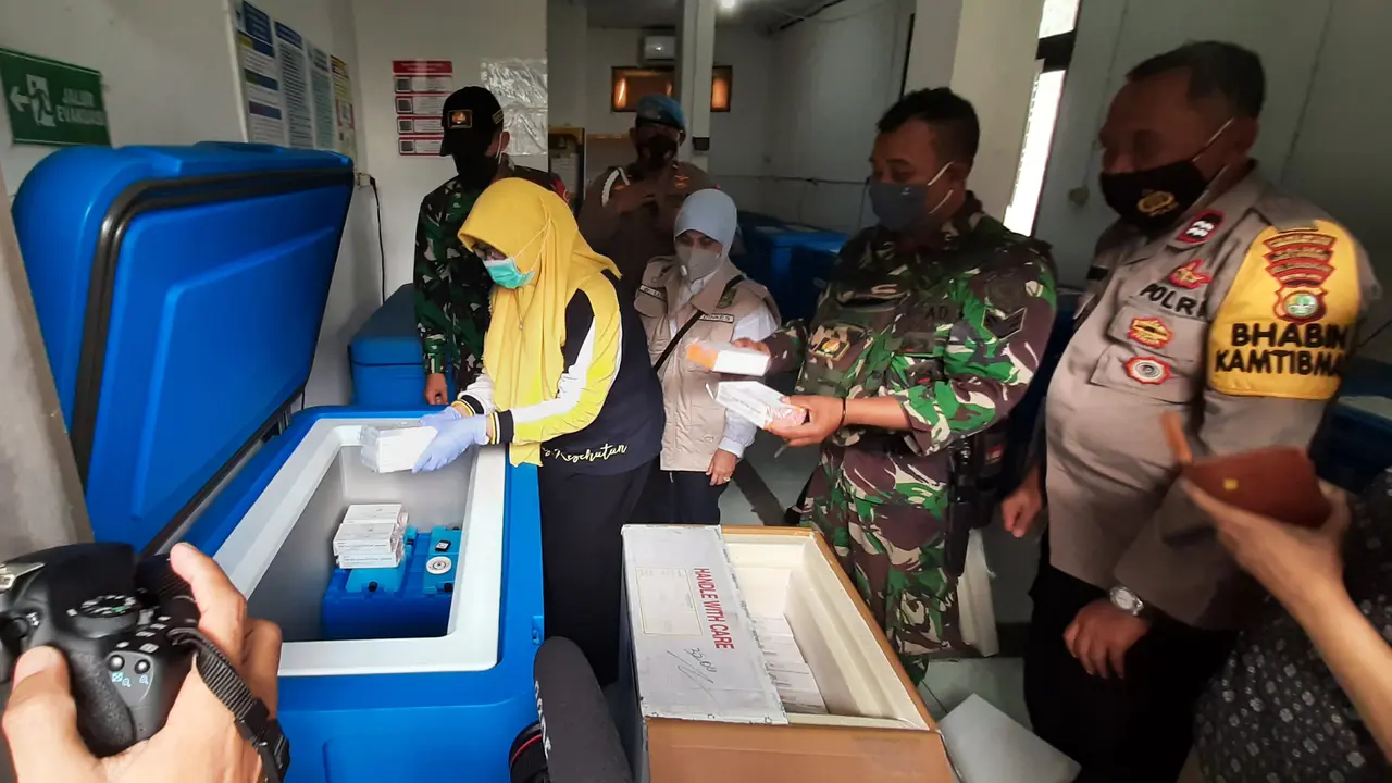 Vaksin Covid-19 Sinovac Tiba di UPT Instalasi Farmasi Kota Tangerang