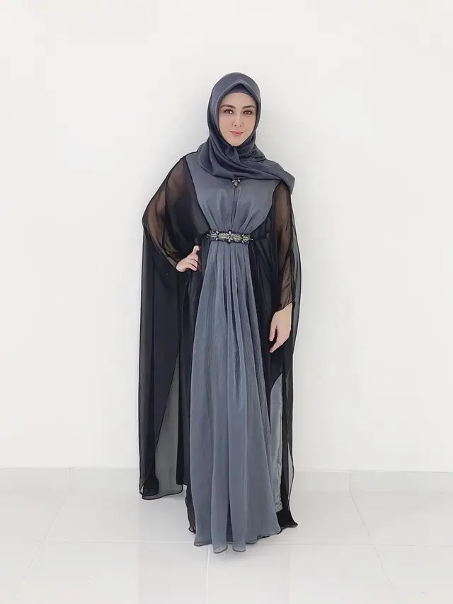 Dhena Devanka Berhijab